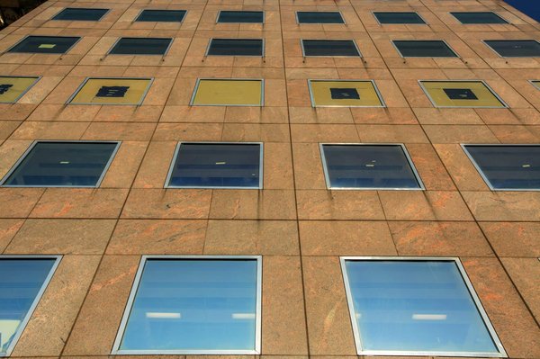 Restaurez les surfaces extérieures de vos bâtiments grâce à l’hydrogommage de façade